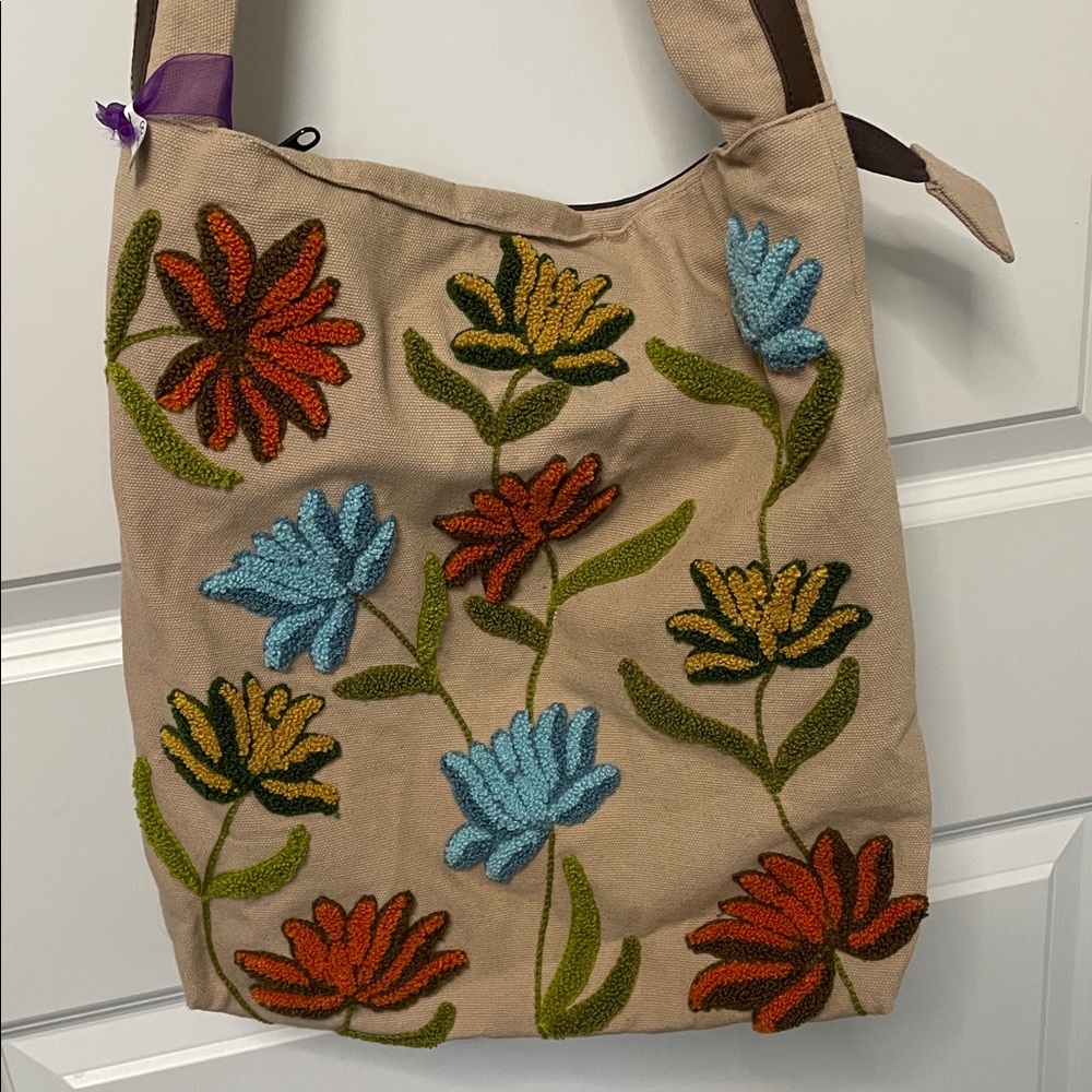 Magnolia Floral Embroidered Shoulder Bag/Purse - Picture 3 of 10